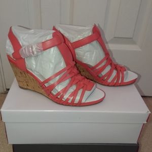 6.5 Wide NIB Isaac Mizrahi! Live Leather Wedges